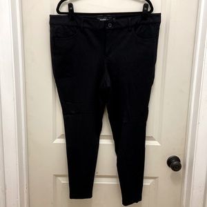 Studio by Torrid Black Pant Size 20R